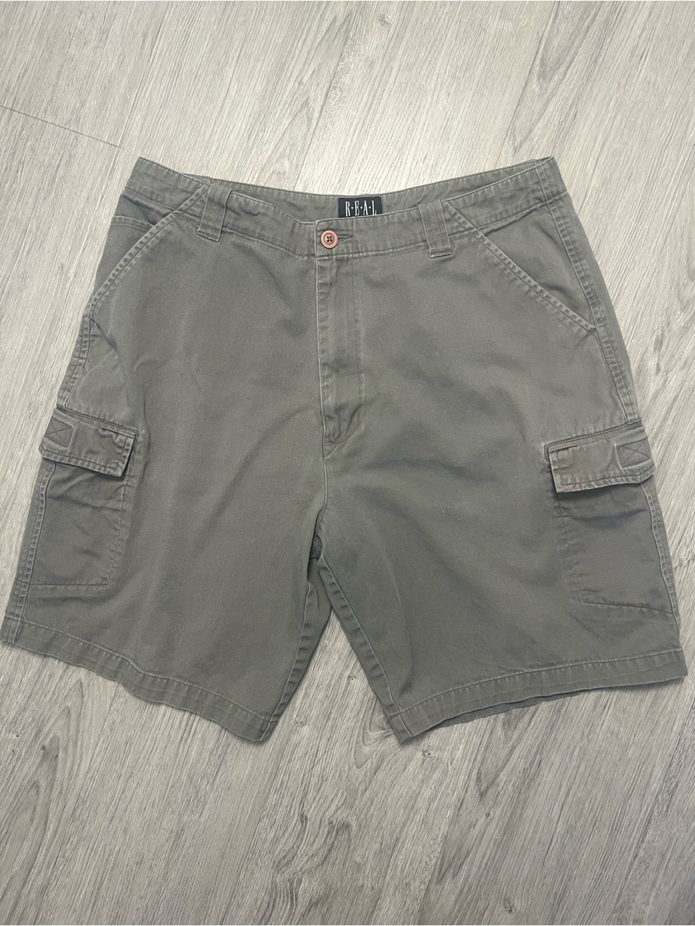 Relaxed Olive Cargo Shorts with Utility Pockets